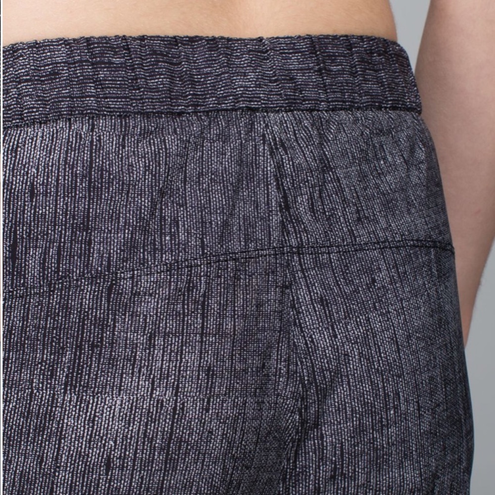 Lululemon Black & White Jogger Pants Sz 6 - Picture 6 of 15